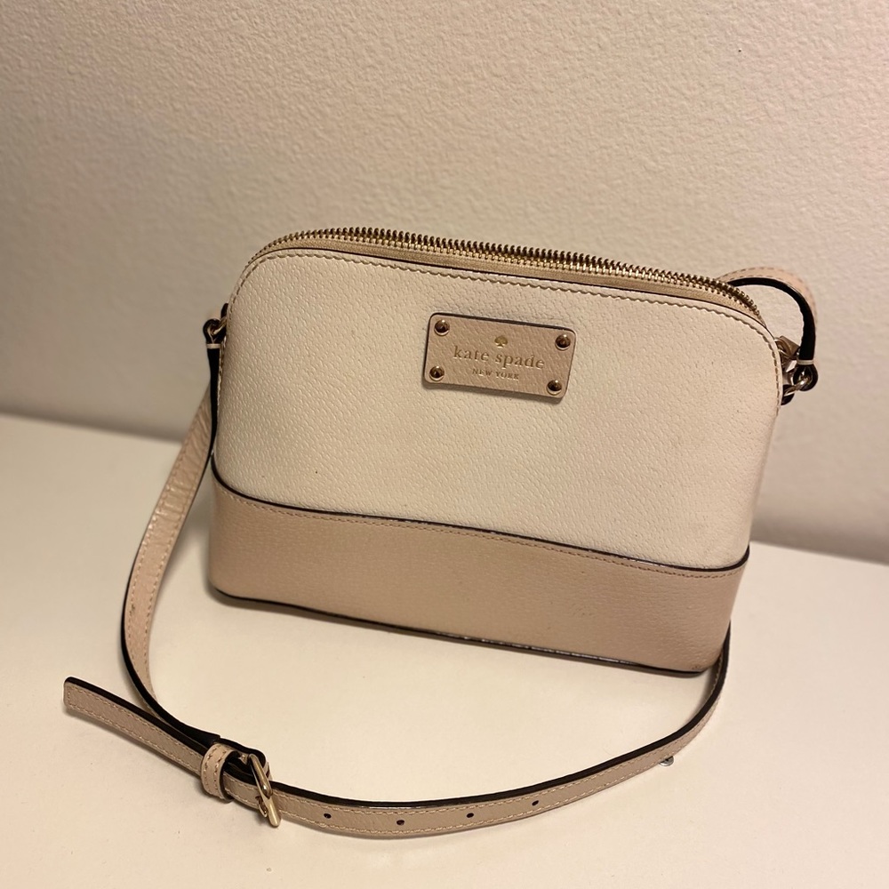 Kate spade crossbody bag . cream and white color.